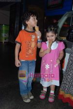 Arshad Warsi_s Kids with Golmaal 3 team celebrates with kids in Fame on 14th Nov 2010 (4).JPG